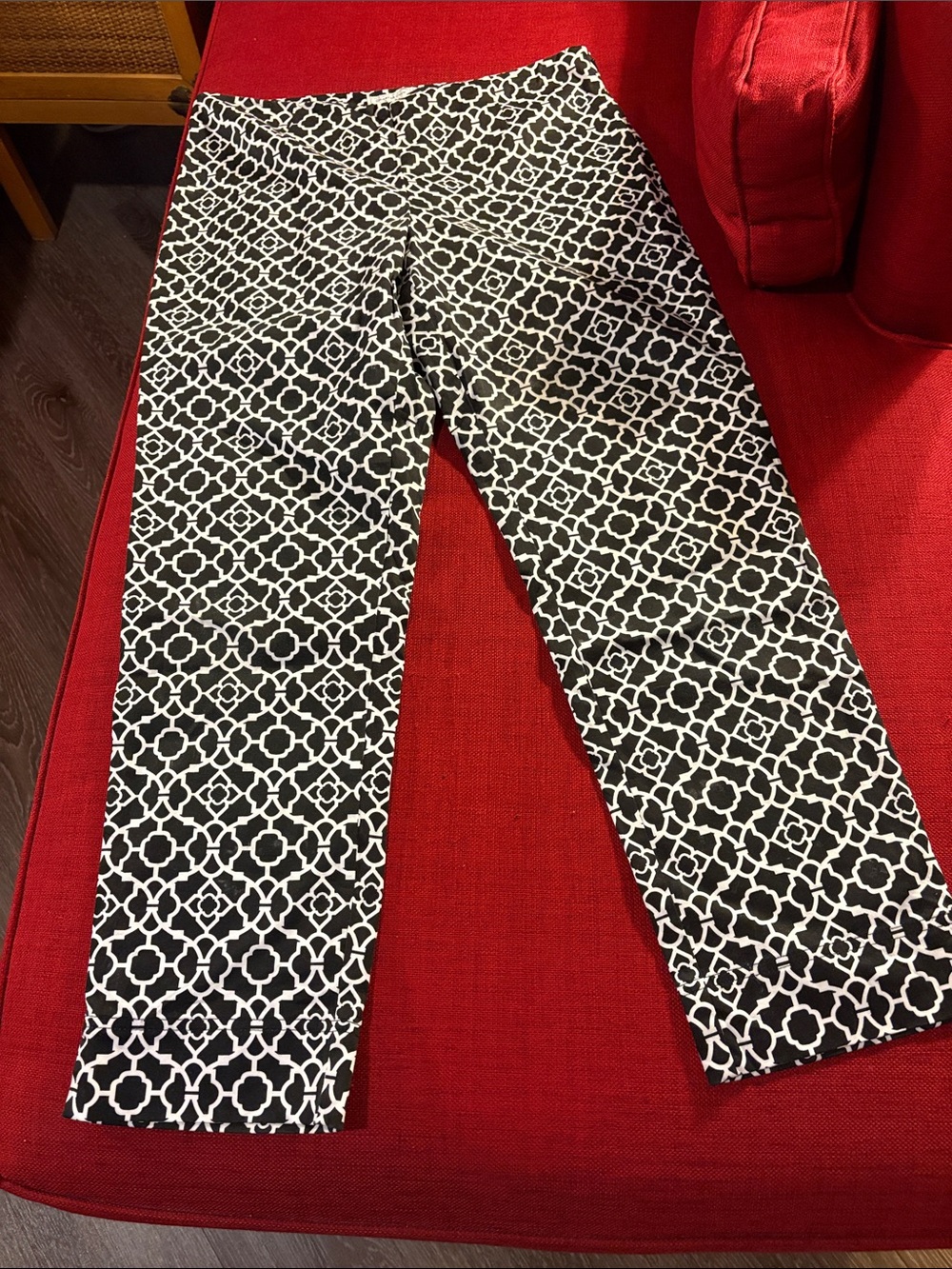 Women’s Black/White Geometric Print Classic Fit Side Zip Button Closure Pants